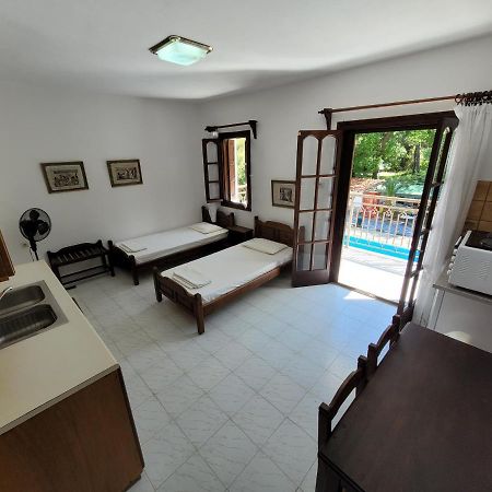 Amalia Apartments Кукунарис Экстерьер фото